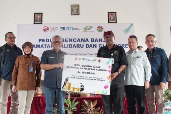 Perkebunan Nusantara Group Salurkan Rp 250 Juta untuk Korban Banjir Bandang di Kalibaru - JPNN.COM