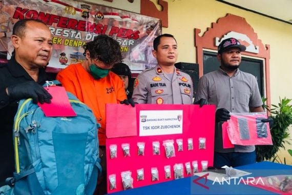Terlibat Transaksi Narkoba di Bali, WN Belarusia Ditahan Polisi - JPNN.COM