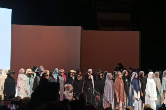 Indonesia Fashion Week 2023 Resmi Dibuka, Sandiaga Uno Singgung Soal PDB - JPNN.COM