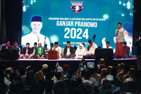 Sukarelawan dan Santri di Purwakarta Doakan Ganjar Pranowo Presiden 2024 - JPNN.COM