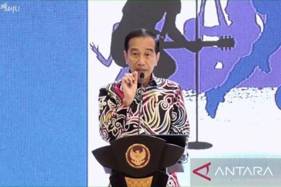 Presiden Jokowi Minta MenPAN-RB Mencari Jalan Tengah Persoalan Honorer - JPNN.COM