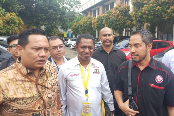 Sidang Perceraian Venna Melinda Ditunda, Ferry Irawan Diminta Hadir - JPNN.COM