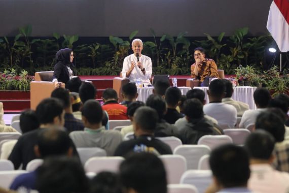 Ganjar Pranowo Berdoa Bersama Tokoh Agama untuk Keselamatan Warga di Lereng Merapi - JPNN.COM