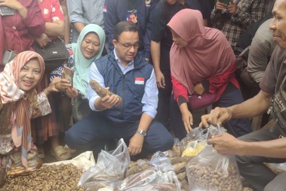 Anies Baswedan Menyerap Aspirasi Pedagang Pasar Natar Lampung - JPNN.COM