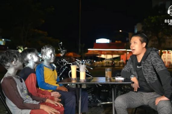 Banyak Bocah Jadi Manusia Silver, Pablo Benua Sentil Aris Merdeka Sirait - JPNN.COM