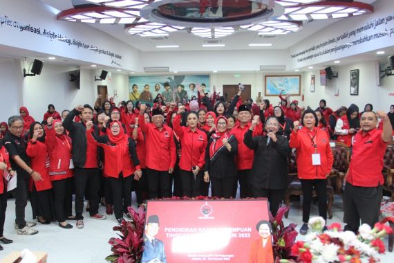 Wayan Sudirta: Kader Perempuan PDIP Harus Bermanfaat untuk Rakyat - JPNN.COM