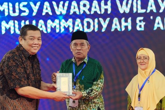 IKPP Serang & Muhammadiyah Banten Wakafkan Ribuan Al-Qur'an, Bazar Migor Murah - JPNN.COM
