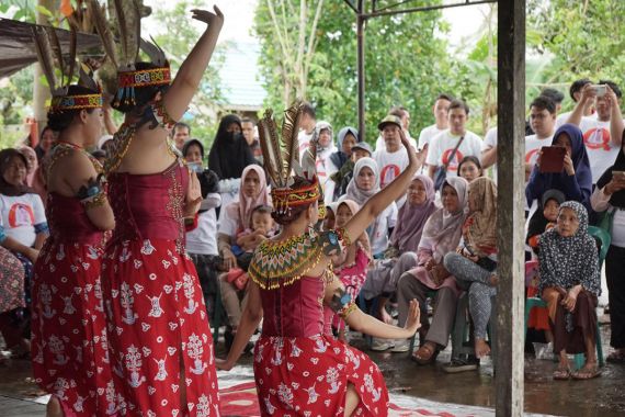 Relawan Puan Menggelar Pentas Seni Tarian Dayak hingga Baksos di Kalsel - JPNN.COM