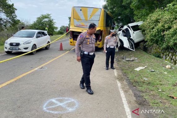 Sopir Bus Surabaya Indah Menyerahkan Diri ke Polisi - JPNN.COM