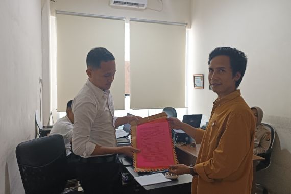Diduga Minta Foto Bugil, Kepala Desa di Lombok Tengah Dilaporkan Warganya - JPNN.COM
