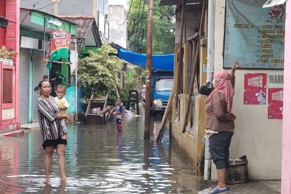 Banjir di Jakarta, 274 Warga Mengungsi - JPNN.COM