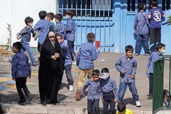 Ribuan Siswi Iran Diduga Sengaja Diracun, Polisi Tangkap Sejumlah Orang - JPNN.COM