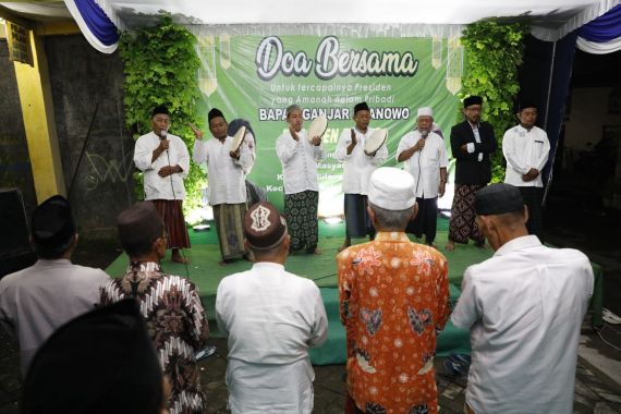 Gus-Gus Nusantara Dukung Ganjar Gelar Doa dan Istigasah di Mojokerto - JPNN.COM