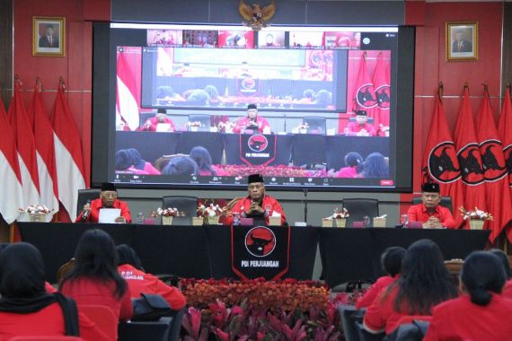 Bung Komar: Kader Perempuan PDIP Harus Kuat dan Disiplin - JPNN.COM