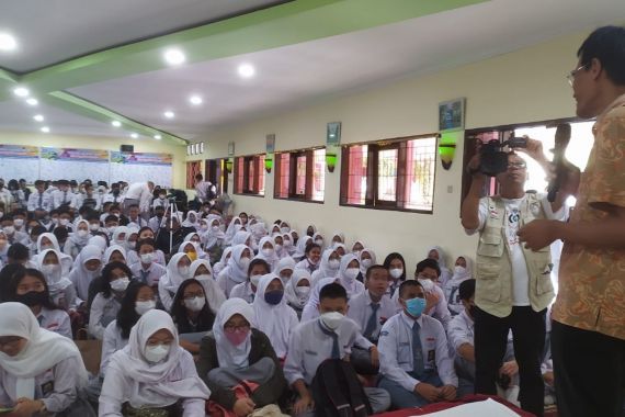 360 Siswa SMAN 8 Jakarta Ikuti Kegiatan Temu Ilmiah dan Sosial - JPNN.COM