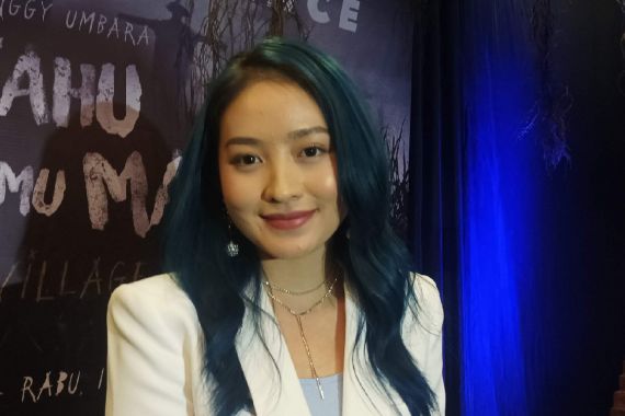 Natasha Wilona Rela Potong dan Warnai Rambut Demi Film Baru - JPNN.COM