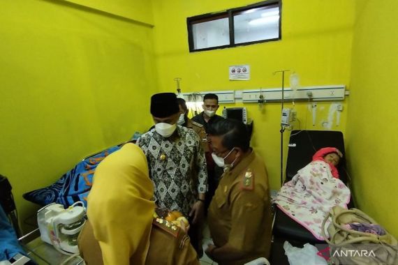 Kasus Keracunan Massal di Lembang, 1 Lansia Meninggal Dunia - JPNN.COM