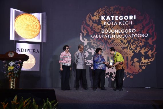 Bojonegoro Raih Penghargaan Adipura 2022 dari KLHK - JPNN.COM
