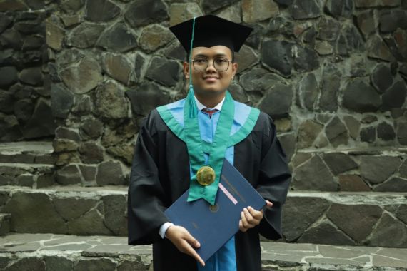 Meraih Gelar Sarjana Kedokteran, Arkan Bastian jadi Wisudawan Termuda - JPNN.COM