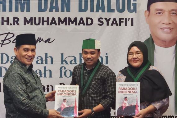 Romo Syafii Sebut Presiden Harus Disegani di Kancah Internasional Seperti Prabowo - JPNN.COM