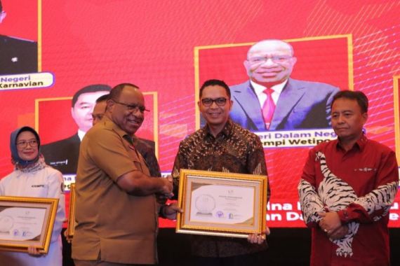 Selamat, Sekda Sumsel Raih Penghargaan Leading Change and Influence dari Kemendagri - JPNN.COM