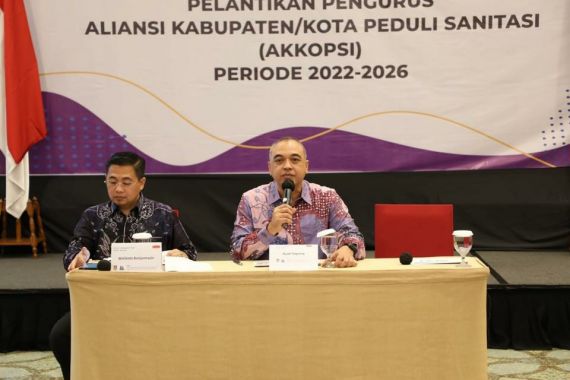Bupati Zaki Resmi Pimpin Aliansi Daerah Peduli Sanitasi  - JPNN.COM