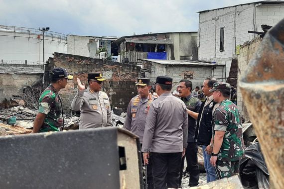 3 Orang Hilang di TKP Kebakaran Depot Pertamina Plumpang, Polisi Terjunkan Anjing Pelacak - JPNN.COM