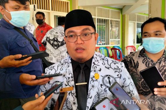 Rezza: Penambahan Guru PPPK Harus Melihat Kemampuan Keuangan Daerah - JPNN.COM