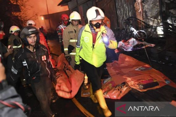 8 Orang Hilang dalam Insiden Kebakaran Pipa Depo BBM Pertamina Plumpang - JPNN.COM