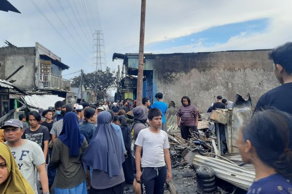 Lokasi Kebakaran Depot Pertamina Plumpang Jadi Tontonan hingga Objek Konten Warga - JPNN.COM