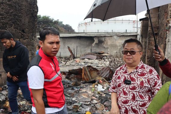 Kunjungi Korban Kebakaran Depot Pertamina Plumpang, Darmadi Bilang Begini - JPNN.COM
