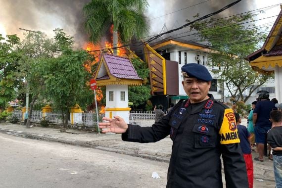 Polisi Selidiki Penyebab Gedung MPP Pekanbaru Kebakaran di Hari Libur - JPNN.COM