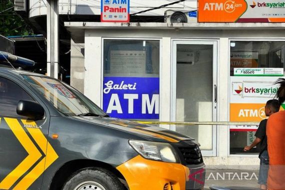 Polda Riau Selidiki Jenis Pistol Perampok ATM di Pekanbaru - JPNN.COM