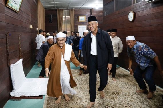 Ganjar Pranowo Sowan ke Tuan Guru Babussalam Besilam di Langkat - JPNN.COM