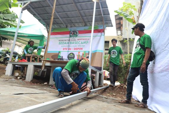 Kajol Indonesia Dukung Ganjar Perbaiki Basecamp Ojol di Depok - JPNN.COM