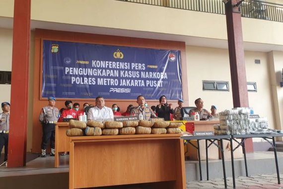 Polres Metro Jakpus Menggagalkan Peredaran 1.653 Gram Susu Ganja - JPNN.COM