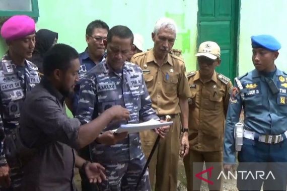 TNI AL Bakal Merenovasi 16 Rumah tidak Layak Huni di Pesisir Baubau - JPNN.COM