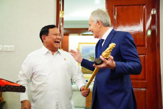 Mantan PM Inggris Tony Blair Temui Prabowo, Begini Analisis Pengamat Ujang Komarudin - JPNN.COM