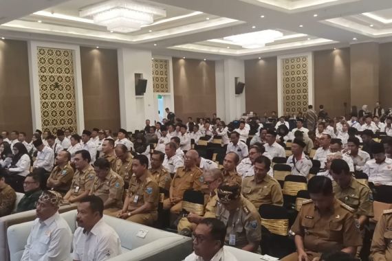 Penggunaan Aparat Desa dalam Pemenangan Pilpres Membuat Demokrasi Indonesia Mundur - JPNN.COM