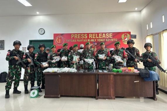 Satgas Pamtas RI-Malaysia Menggagalkan Penyelundupan 20,8 Kg Sabu-Sabu - JPNN.COM