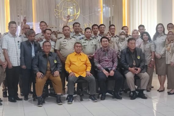 Senator Bustami Zainudin Terima Aduan Soal Sengketa Agraria Saat Reses di Lampung - JPNN.COM
