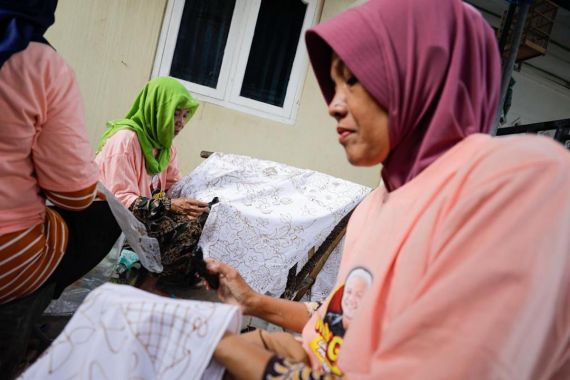 Mak Ganjar Gelar Pelatihan Untuk Tingkatkan Keahlian Perajin Batik Cirebon - JPNN.COM