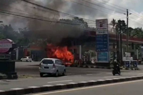 Selang Pompa Bocor, SPBU di Magelang Terbakar, Duar! - JPNN.COM