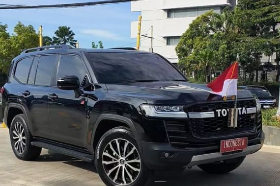 Bukan Naik Sedan Mewah, Jokowi Pilih Tunggangi Mobil Gagah Ini, Spesifikasinya Ngeri, Bro - JPNN.COM