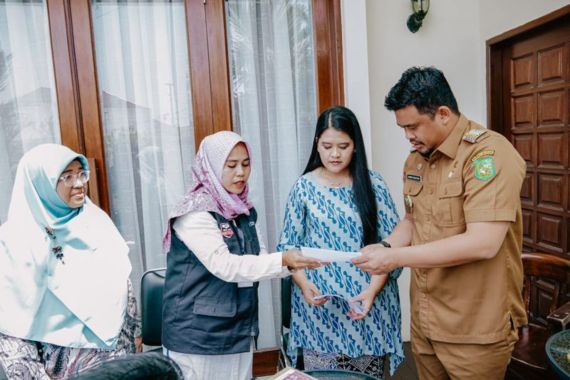 Bobby Nasution dan Kahiyang Ayu Didatangi Petugas Pantarlih - JPNN.COM
