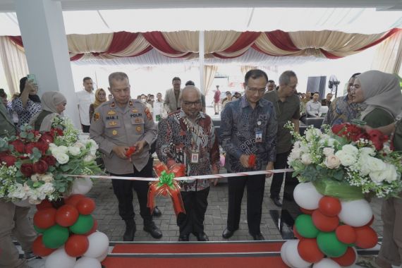 Bank Sinarmas Syariah Wakafkan Ratusan Al-quran & Serahkan Donasi di Bandung - JPNN.COM