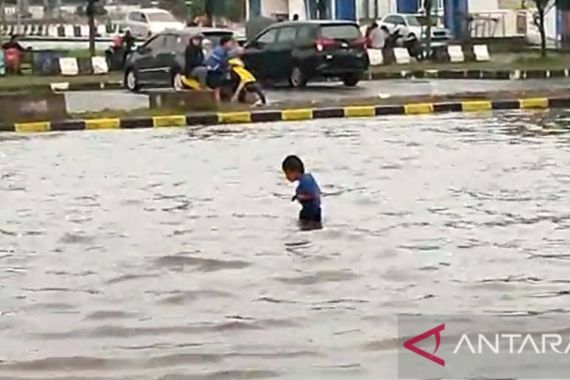Kota Sukabumi Dilanda Banjir dan Longsor Malam Ini - JPNN.COM