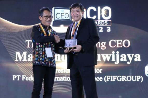 CEO FIFGROUP Sabet Penghargaan The Most Inspiring CEO versi iCIO Community - JPNN.COM