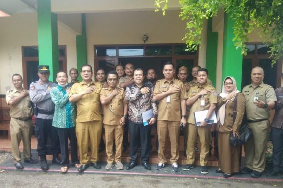 Perangkat Desa Harus Netral Agar Demokrasi Indonesia Tidak Rusak - JPNN.COM
