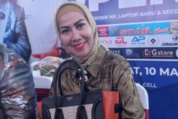 Venna Melinda Bagikan Makanan Buka Puasa Gratis selama Ramadan, Sekejap Ludes - JPNN.COM